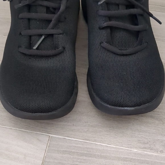 Kizik Women's Black Sneakers - Picture 7 of 7